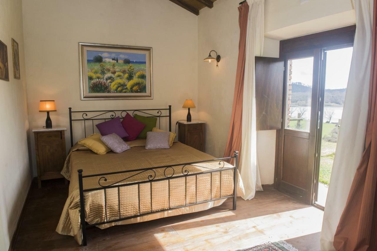 Agriturismo Lago Di Mezzano Valentano Exterior foto
